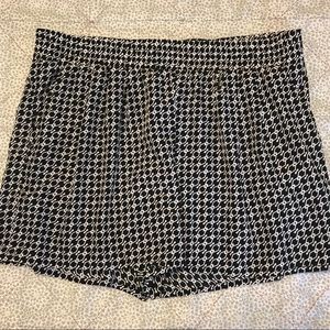 a.n.a. Black & white flowy shorts, Large